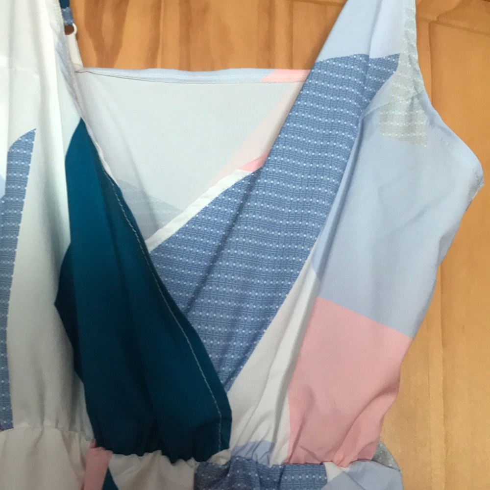 Geometric patterned romper - Picture 2 of 3